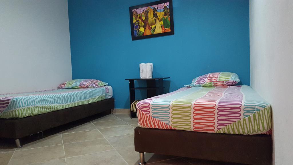 Hostal El Hangar Рионегро Екстериор снимка