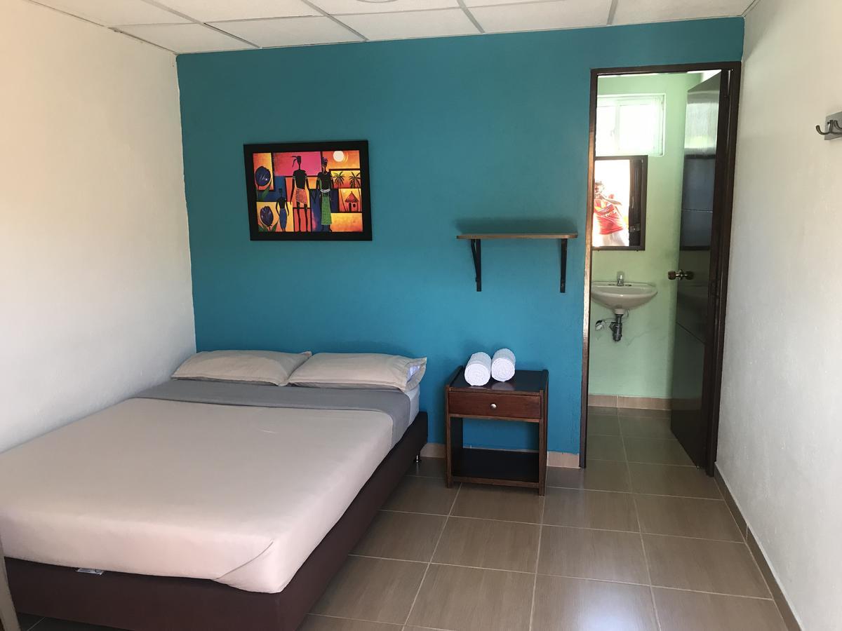 Hostal El Hangar Рионегро Екстериор снимка