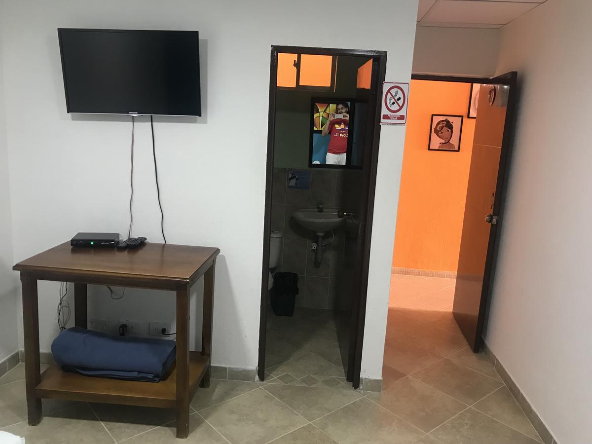 Hostal El Hangar Рионегро Екстериор снимка