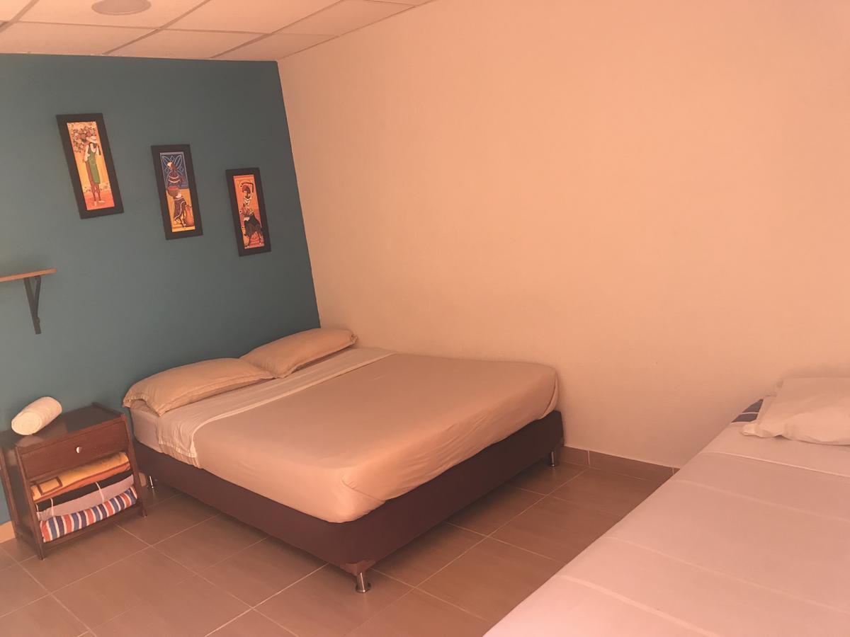 Hostal El Hangar Рионегро Екстериор снимка