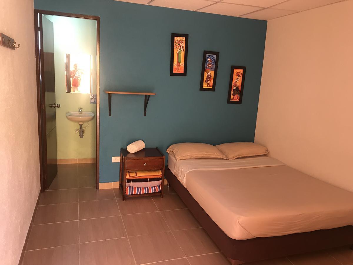 Hostal El Hangar Рионегро Екстериор снимка